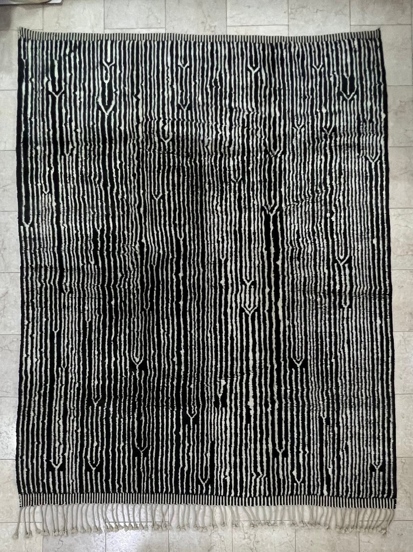 Contemporary Beni Mrirt Berber Rug 9'97" x 7'61" - 304 cm x 232 cm (Wool) - Dar Bouchaib Marrakech