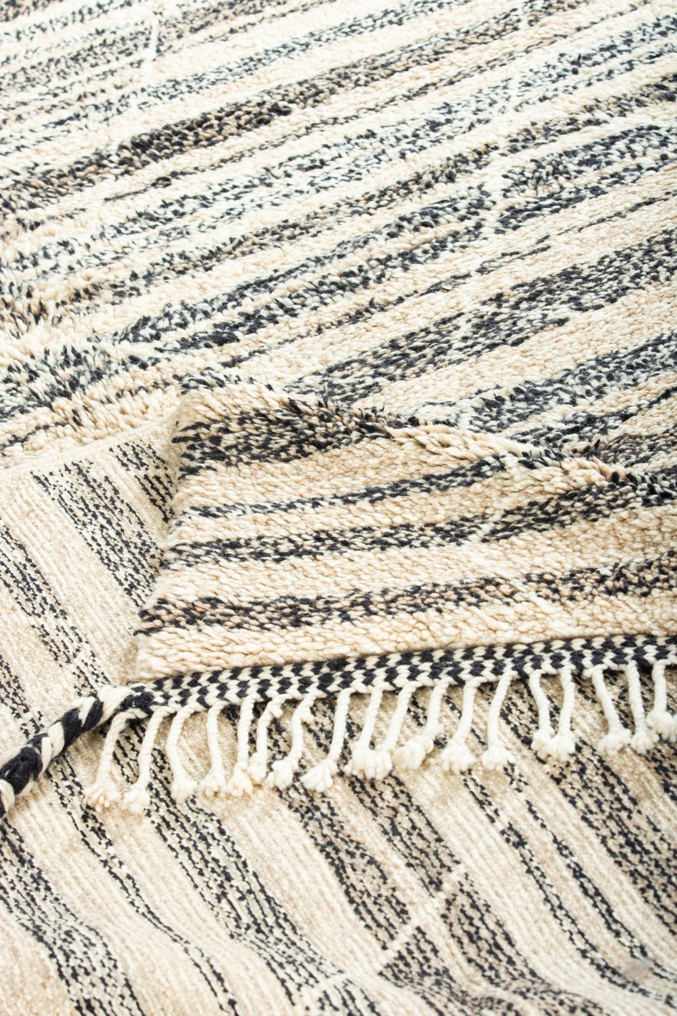 Contemporary Beni Mrirt Berber Rug 7'80" x 9'44" - 238 cm x 288 cm (Wool) - Dar Bouchaib Marrakech