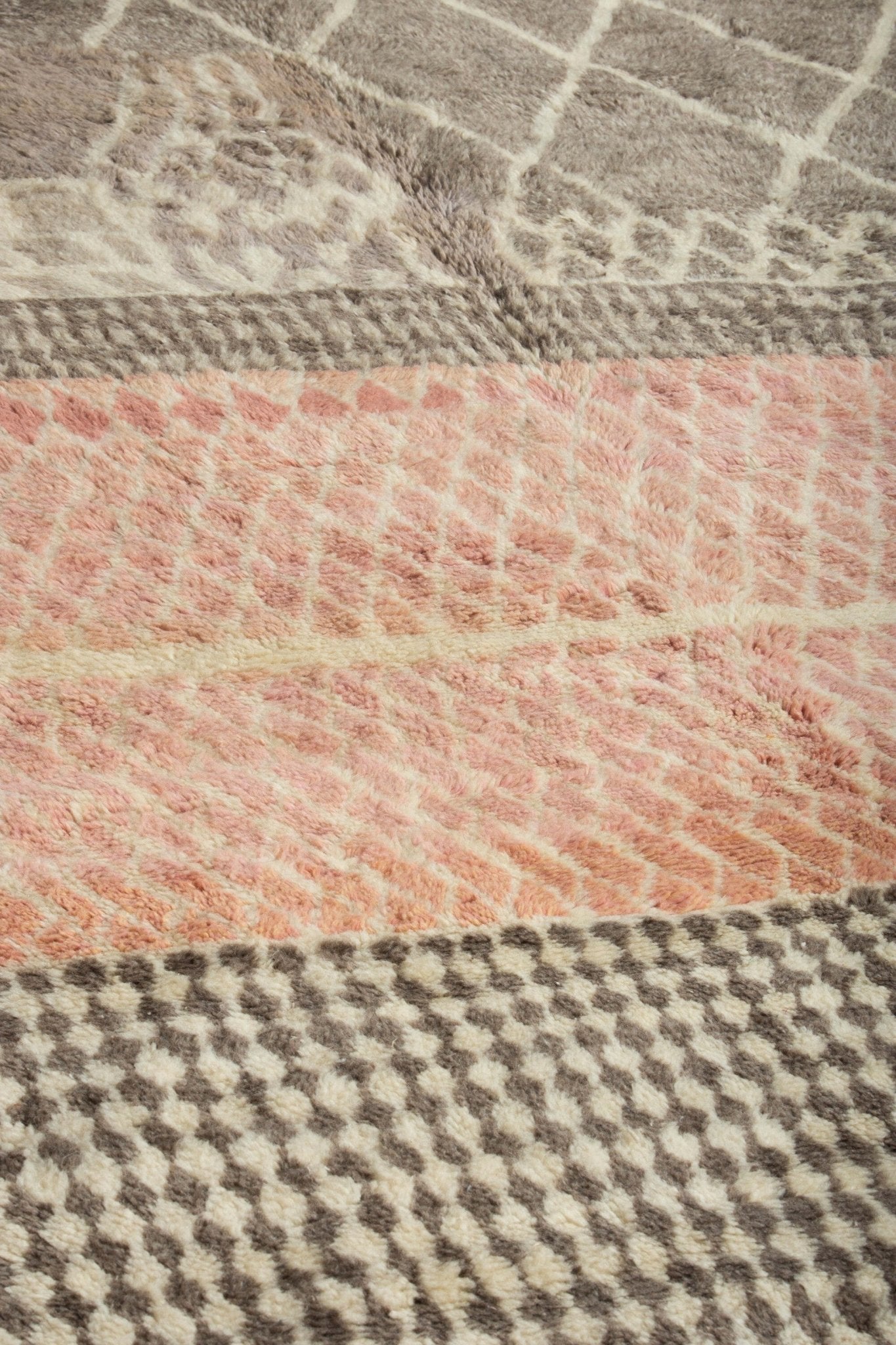 Contemporary Beni Mrirt Berber Rug 8'33" x 11'05" - 254 cm x 337 cm (Wool) - Dar Bouchaib Marrakech