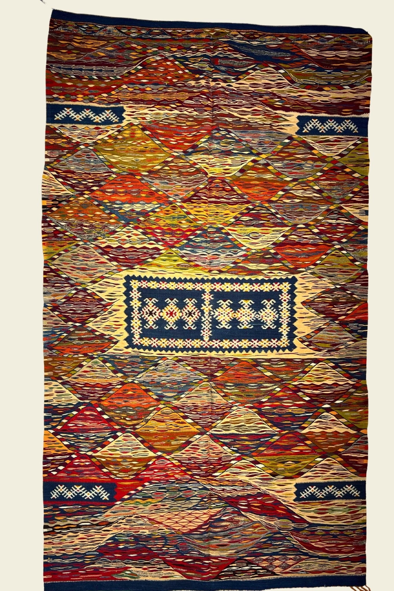 Moroccan area rug from Akhnif, Wool, 5'6" x 9'5", Or 167 cm x 287 cm - Dar Bouchaib Marrakech