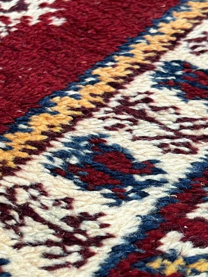 Moroccan area rug from Tazenakht, Wool and Thread, 240cm x 155cm or 7.87ft x 5.08ft - Dar Bouchaib Marrakech