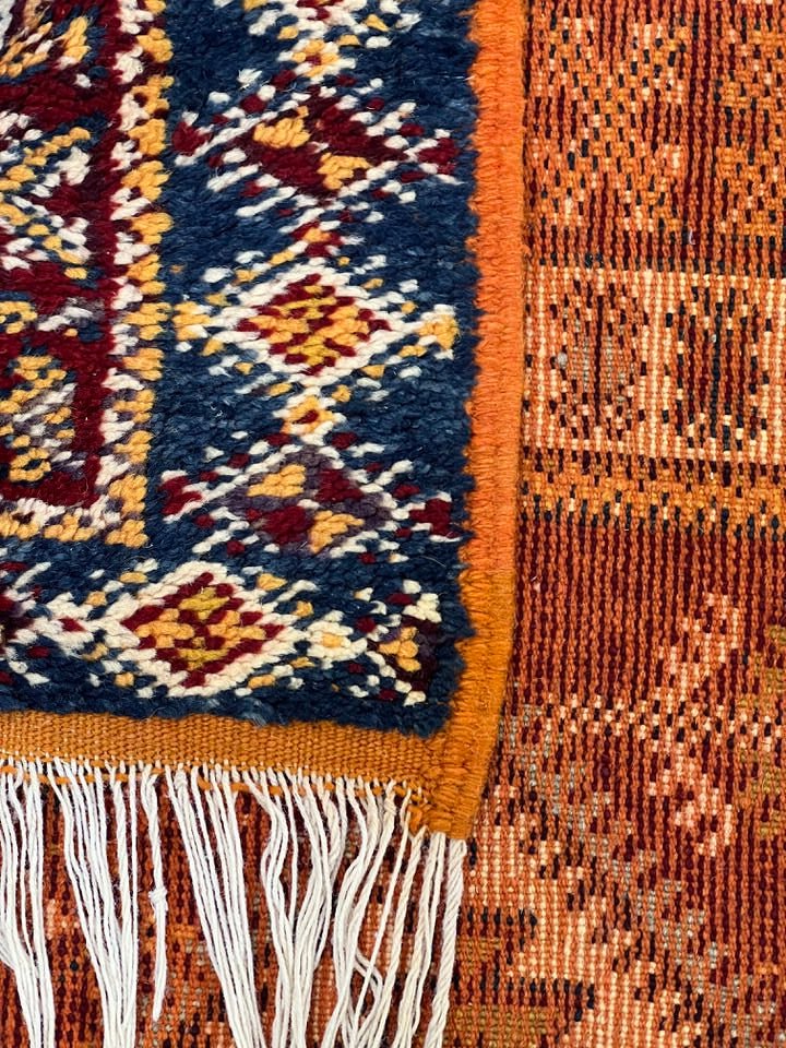 Moroccan area rug from Tazenakht, Wool and Thread, 240cm x 155cm or 7.87ft x 5.08ft - Dar Bouchaib Marrakech