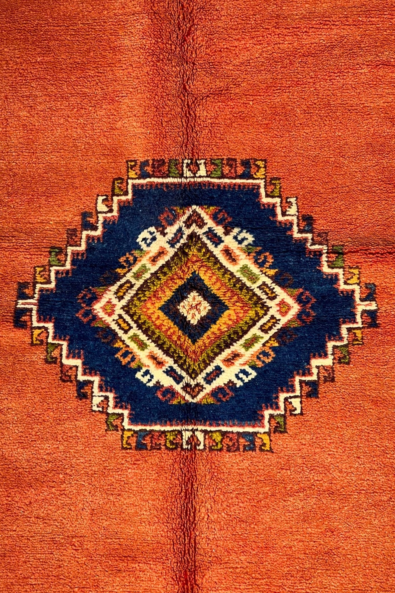 Moroccan area rug from Tazenakht, Wool and Thread, 5'3" x 8'6" Or 160 cm x 260 cm - Dar Bouchaib Marrakech