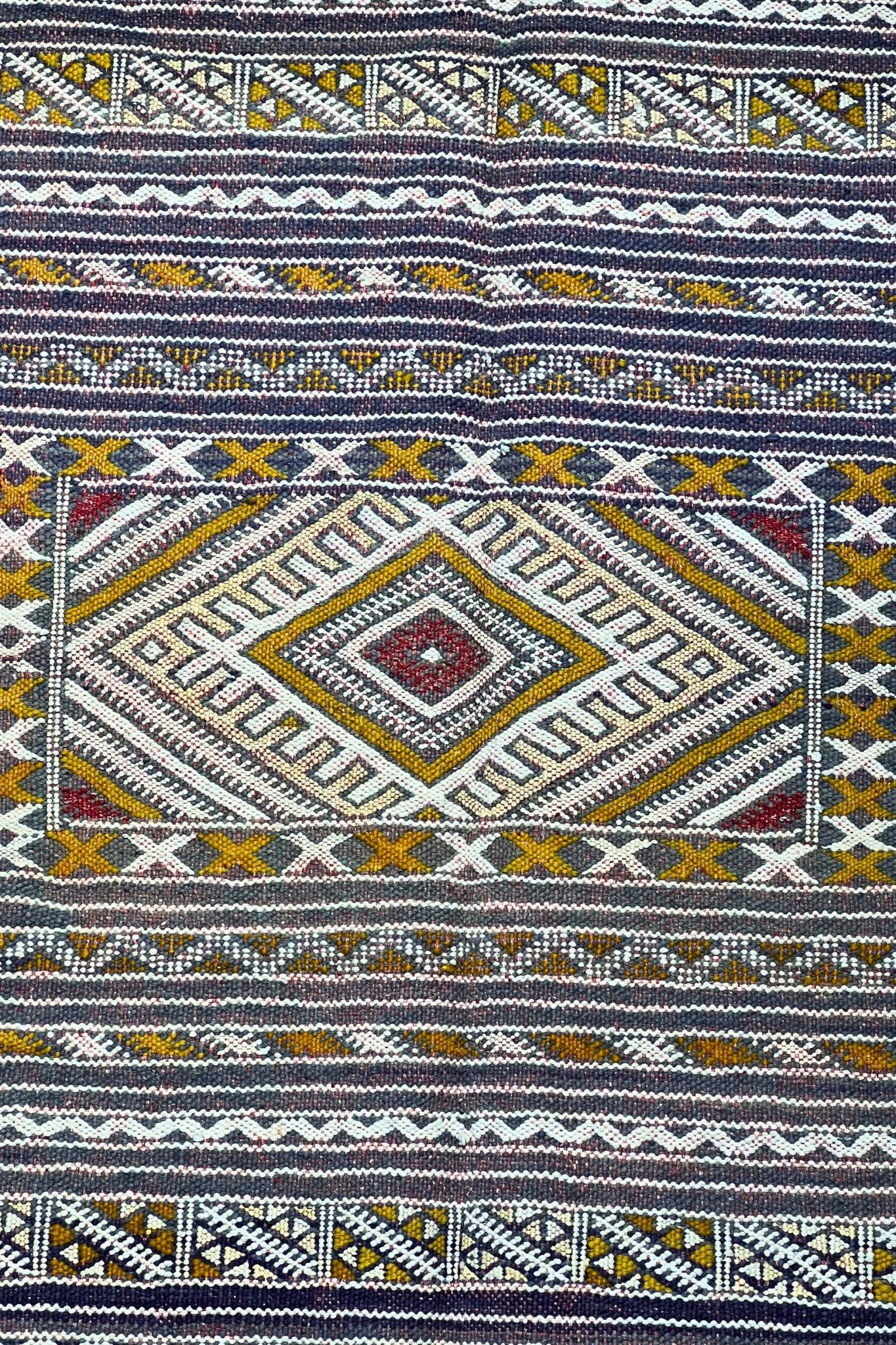 Moroccan area rug from Tifelt, Vegetable silk fabric, 5'4" x 7'0" or 162 cm x 213 cm - Dar Bouchaib Marrakech