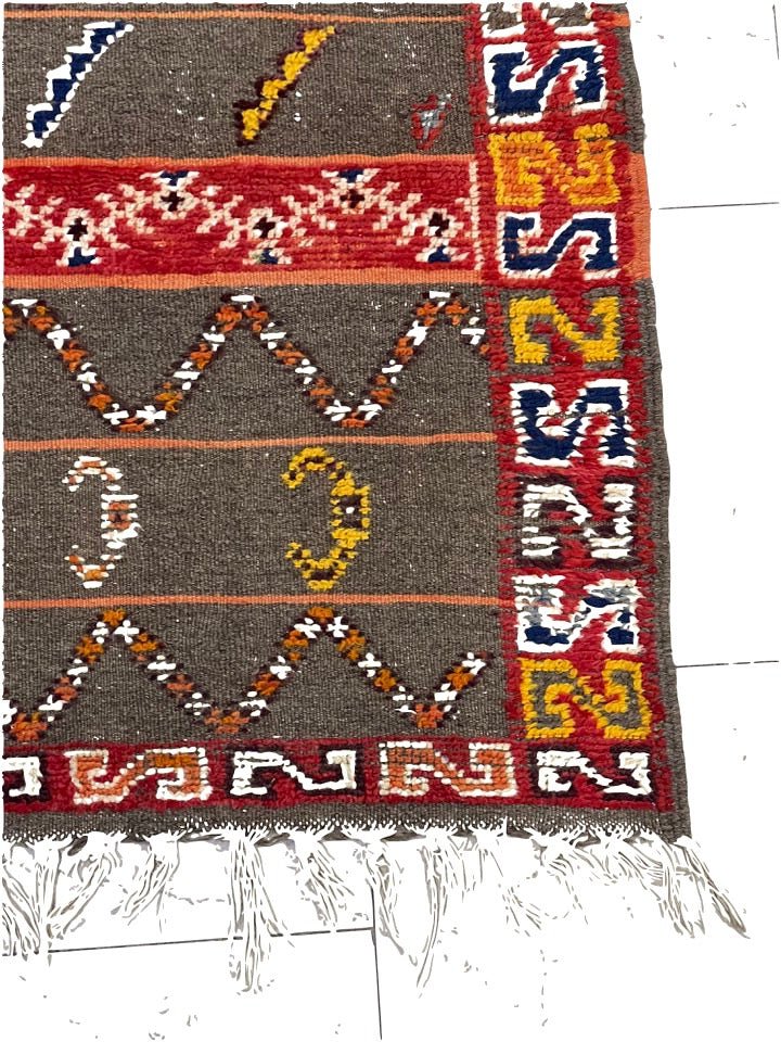 Moroccan custom rug from Glawa, Wool and Thread, 230cm x 132cm or 7.55ft x 4.33ft - Dar Bouchaib Marrakech