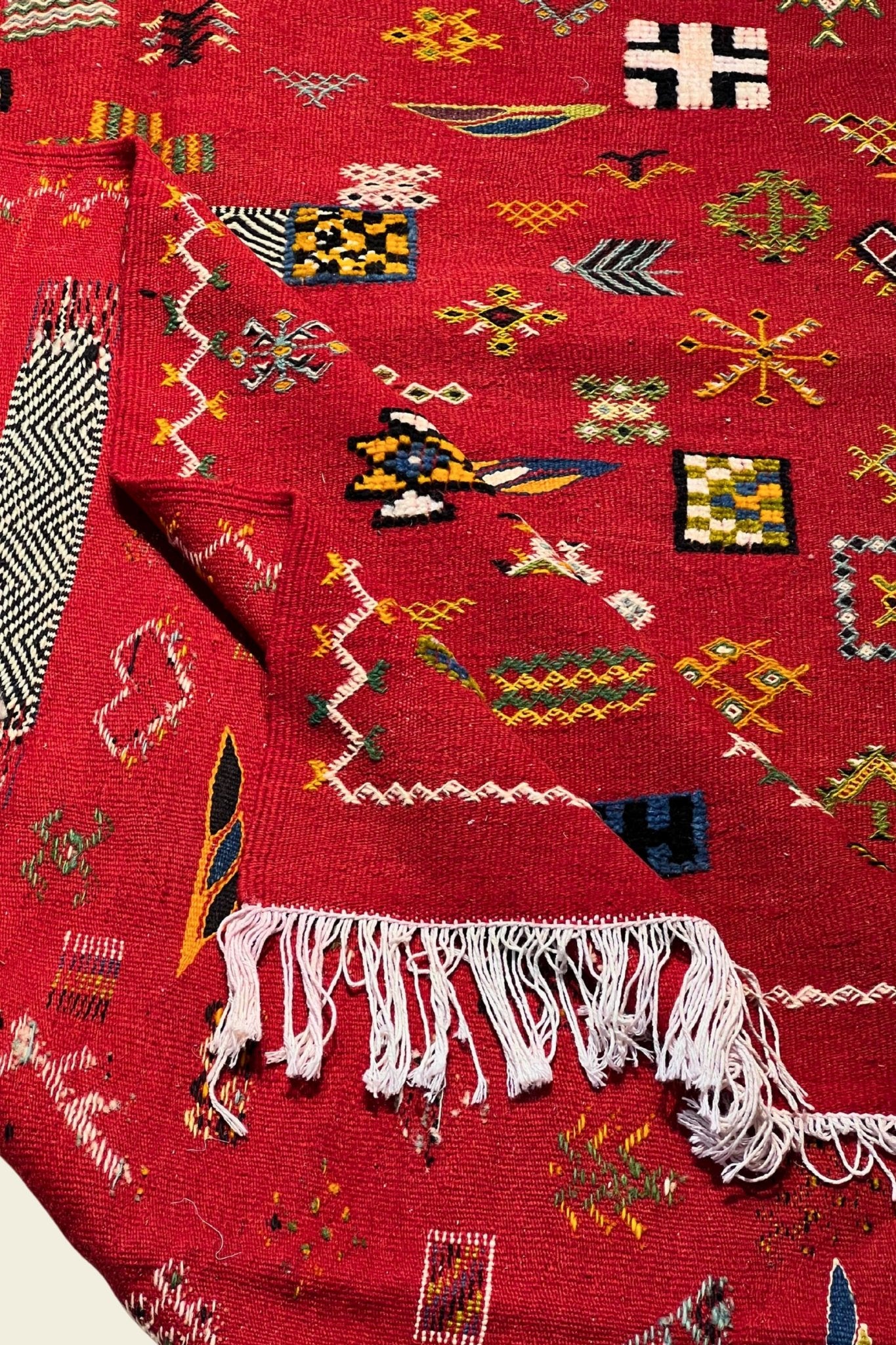 Vintage Moroccan area rug from Akhnif, Wool and Thread, 4'11" x 8'0" or 149 cm x 245 cm - Dar Bouchaib Marrakech