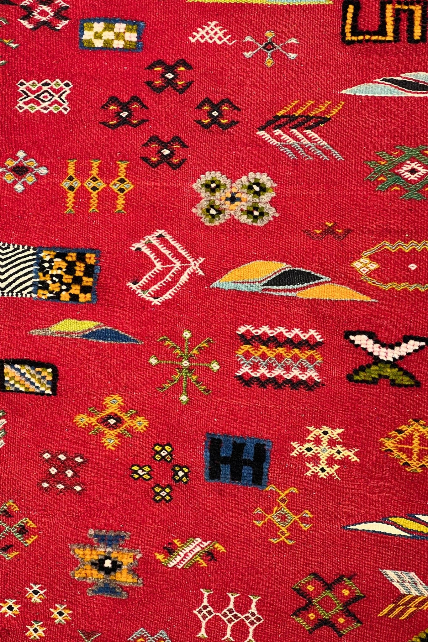 Vintage Moroccan area rug from Akhnif, Wool and Thread, 4'11" x 8'0" or 149 cm x 245 cm - Dar Bouchaib Marrakech