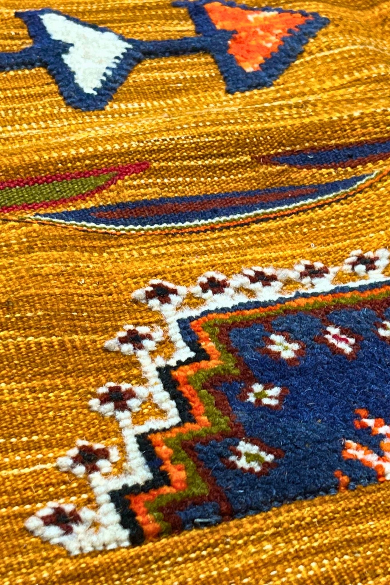 Vintage Moroccan area rug from Akhnif, Wool and Thread, 5'0" x 8'10" or 153 cm x 270 cm - Dar Bouchaib Marrakech