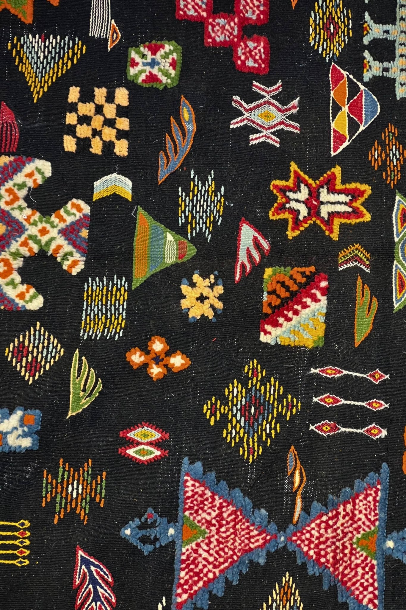 Vintage Moroccan area rug from Akhnif, Wool and Thread, 5'1" x 8'8" or 154 cm x 265 cm - Dar Bouchaib Marrakech