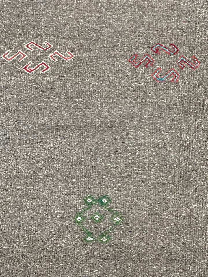 Vintage Moroccan area rug from Akhnif, Wool and Thread, 8.04ft x 4.89ft or 245cm x 149cm - Dar Bouchaib Marrakech