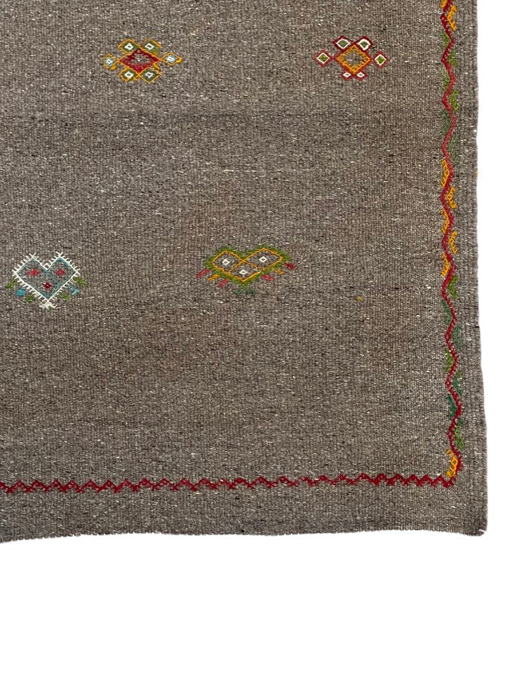 Vintage Moroccan area rug from Akhnif, Wool and Thread, 8.04ft x 4.89ft or 245cm x 149cm - Dar Bouchaib Marrakech