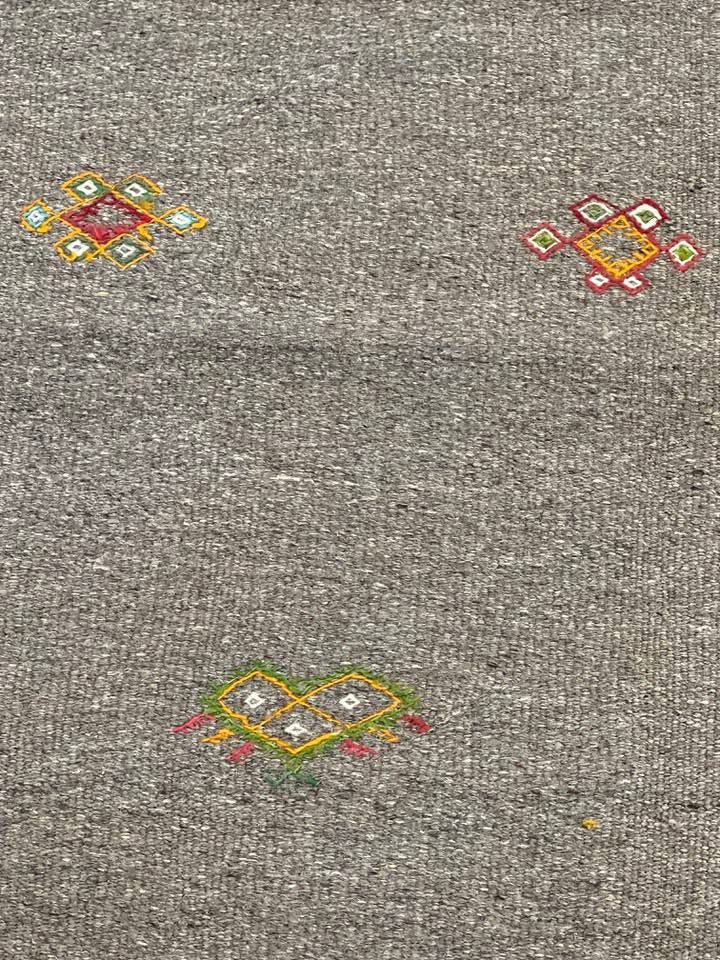 Vintage Moroccan area rug from Akhnif, Wool and Thread, 8.04ft x 4.89ft or 245cm x 149cm - Dar Bouchaib Marrakech