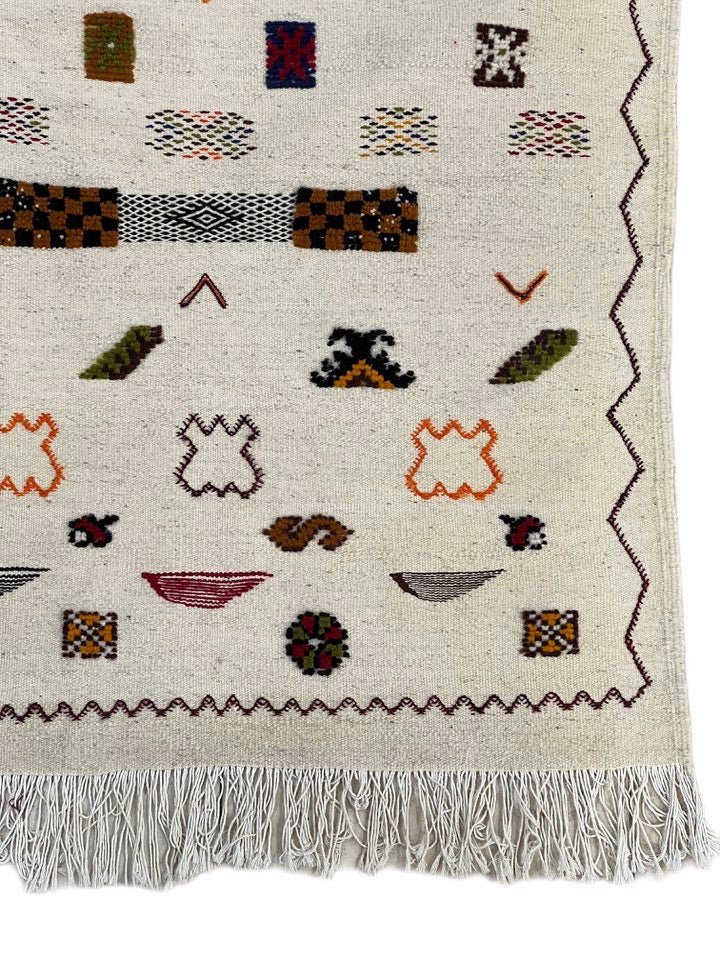 Vintage Moroccan area rug from Akhnif, Wool and Thread, 8.04ft x 4.89ft or 245cm x 149cm - Dar Bouchaib Marrakech