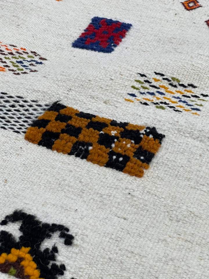 Vintage Moroccan area rug from Akhnif, Wool and Thread, 8.04ft x 4.89ft or 245cm x 149cm - Dar Bouchaib Marrakech