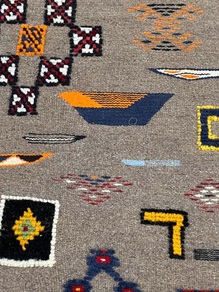 Vintage Moroccan area rug from Akhnif, Wool and Thread, 8.20ft x 5.05ft or 250cm x 154cm - Dar Bouchaib Marrakech