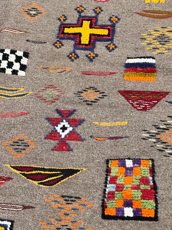 Vintage Moroccan area rug from Akhnif, Wool and Thread, 8.20ft x 5.05ft or 250cm x 154cm - Dar Bouchaib Marrakech