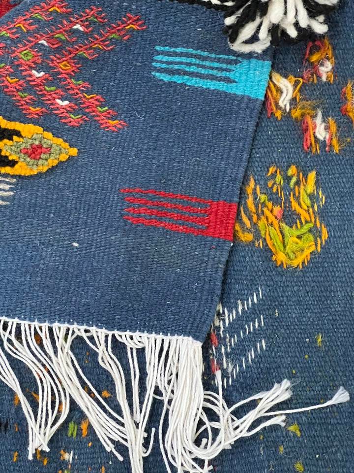 Vintage Moroccan area rug from Akhnif, Wool and Thread, 8.30ft x 4.69ft or 253cm x 143cm - Dar Bouchaib Marrakech