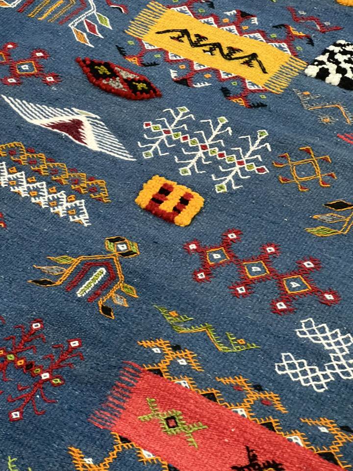Vintage Moroccan area rug from Akhnif, Wool and Thread, 8.30ft x 4.69ft or 253cm x 143cm - Dar Bouchaib Marrakech