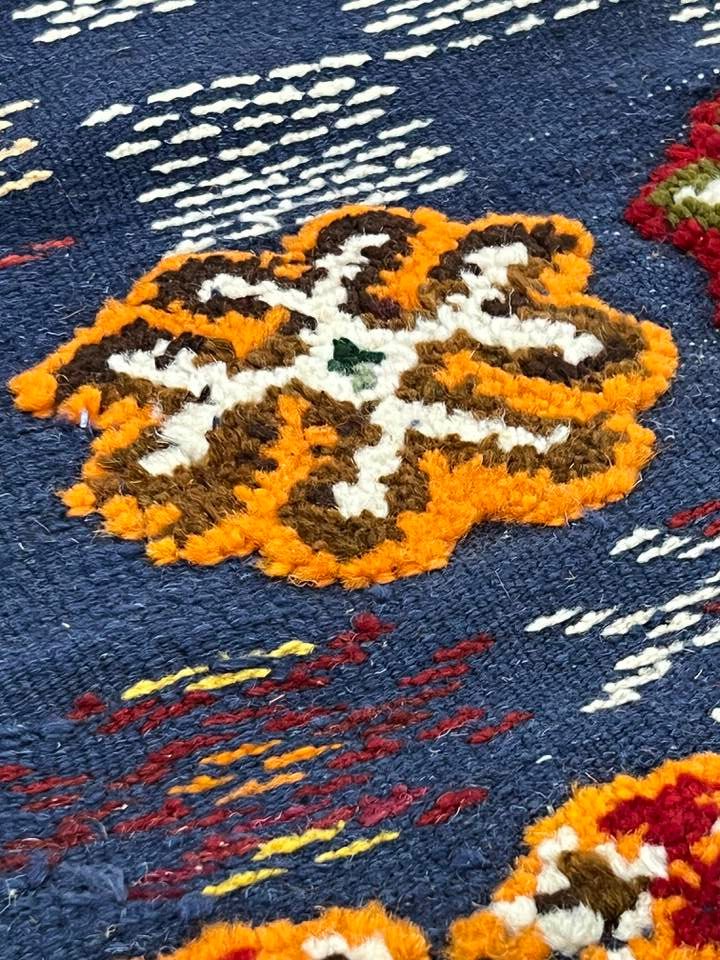 Vintage Moroccan area rug from Akhnif, Wool and Thread, 8.46ft x 4.89ft or 258cm x 149cm - Dar Bouchaib Marrakech