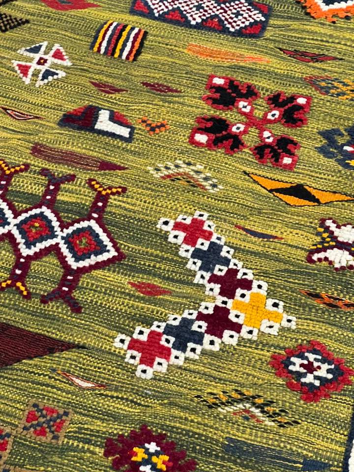 Vintage Moroccan area rug from Akhnif, Wool and Thread, 8.66ft x 5.21ft or 264cm x 159cm - Dar Bouchaib Marrakech