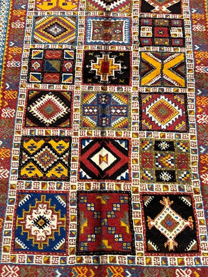 Vintage Moroccan custom rug from Ait Ougharda, Wool and Thread, 270cm x 154cm or 8.85ft x 5.05ft - Dar Bouchaib Marrakech