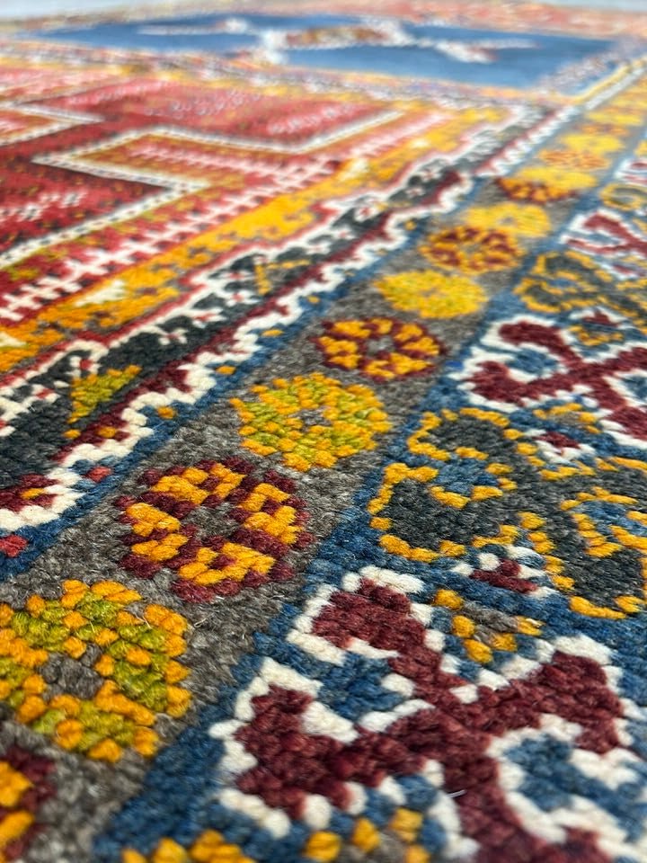 Vintage Moroccan custom rug from Ait Ougharda, Wool and Thread, 275cm x 143cm or 9.02ft x 4.69ft - Dar Bouchaib Marrakech