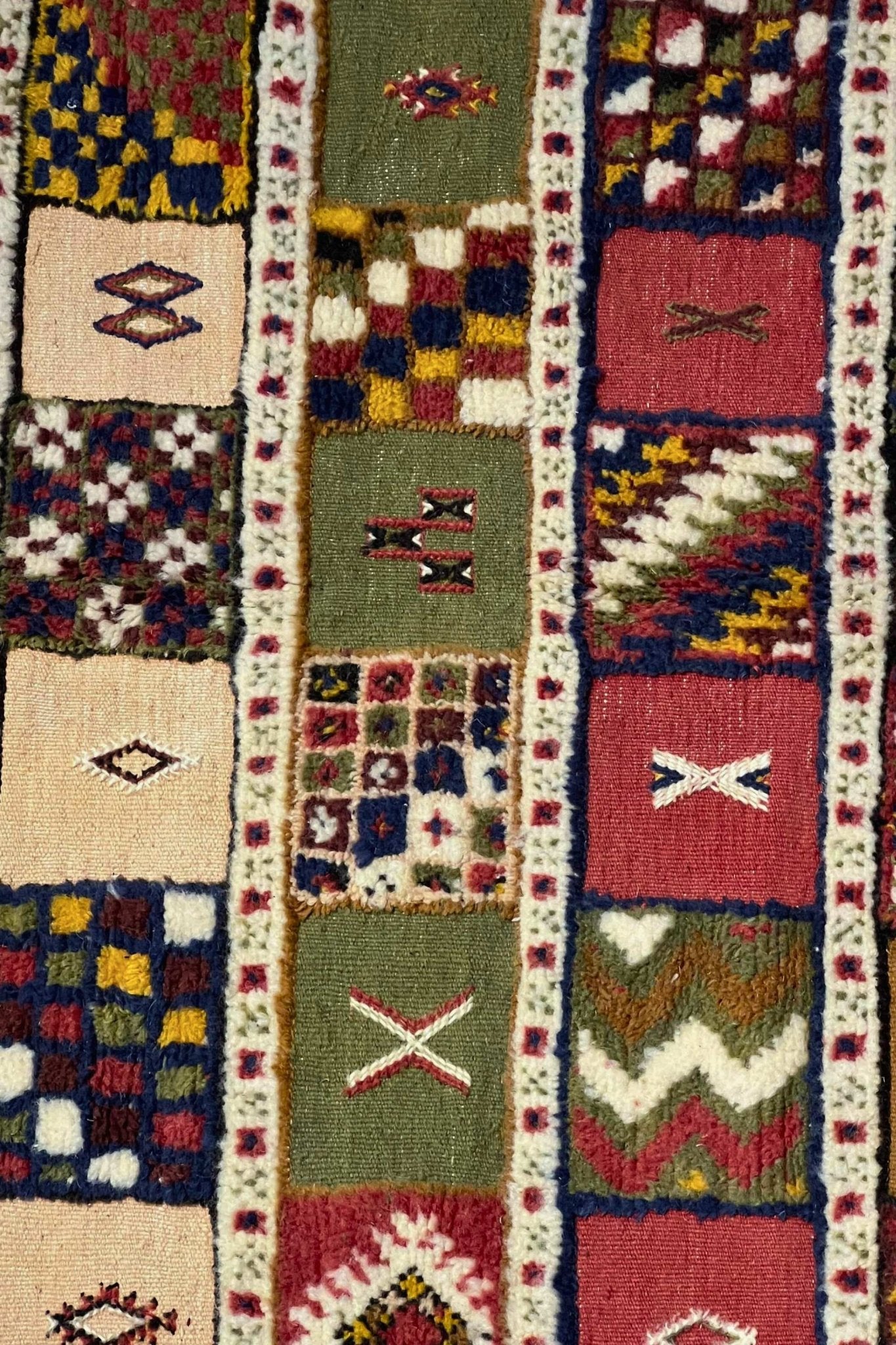 Vintage Moroccan custom rug from Ait Ougharda, Wool and Thread, 5'1" x 8'6" or 155 cm x 260 cm - Dar Bouchaib Marrakech