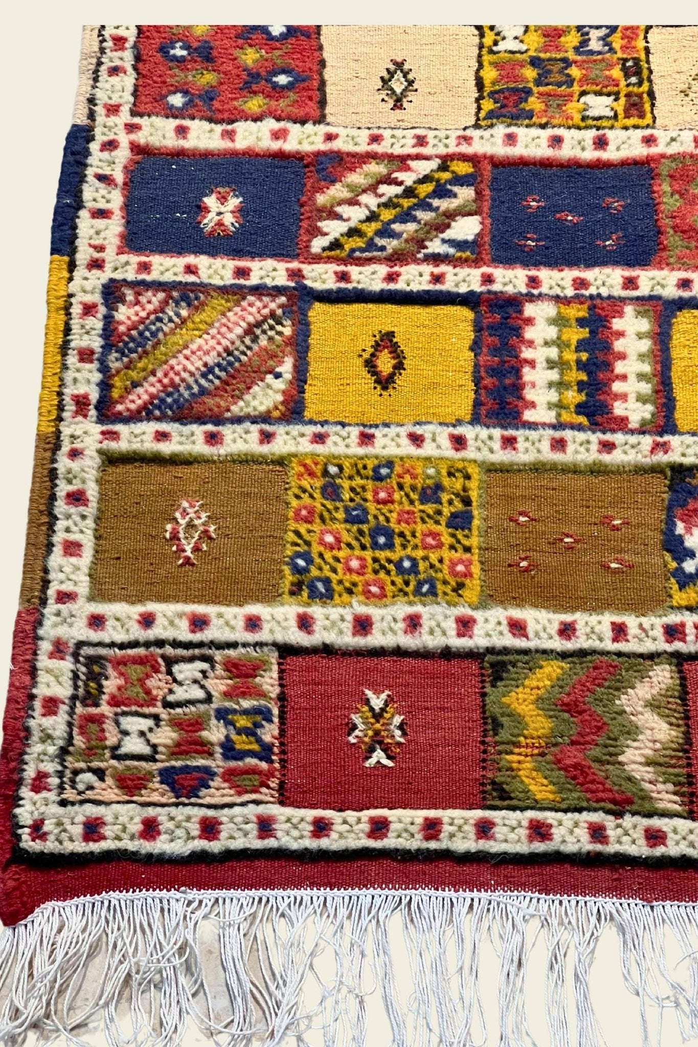 Vintage Moroccan custom rug from Ait Ougharda, Wool and Thread, 5'1" x 8'6" or 155 cm x 260 cm - Dar Bouchaib Marrakech