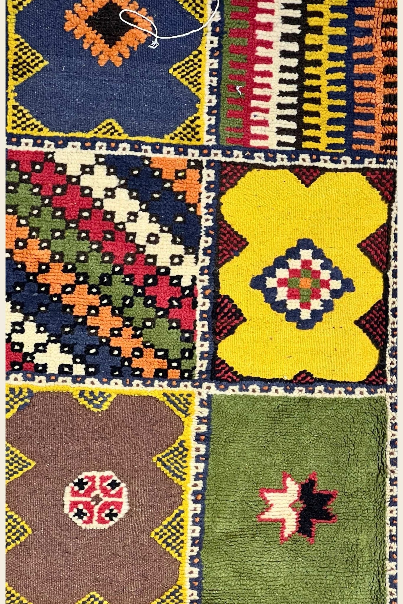 Vintage Moroccan custom rug from Ait Ougharda, Wool and Thread, 5'5" x 8'10" or 164 cm x 268 cm - Dar Bouchaib Marrakech