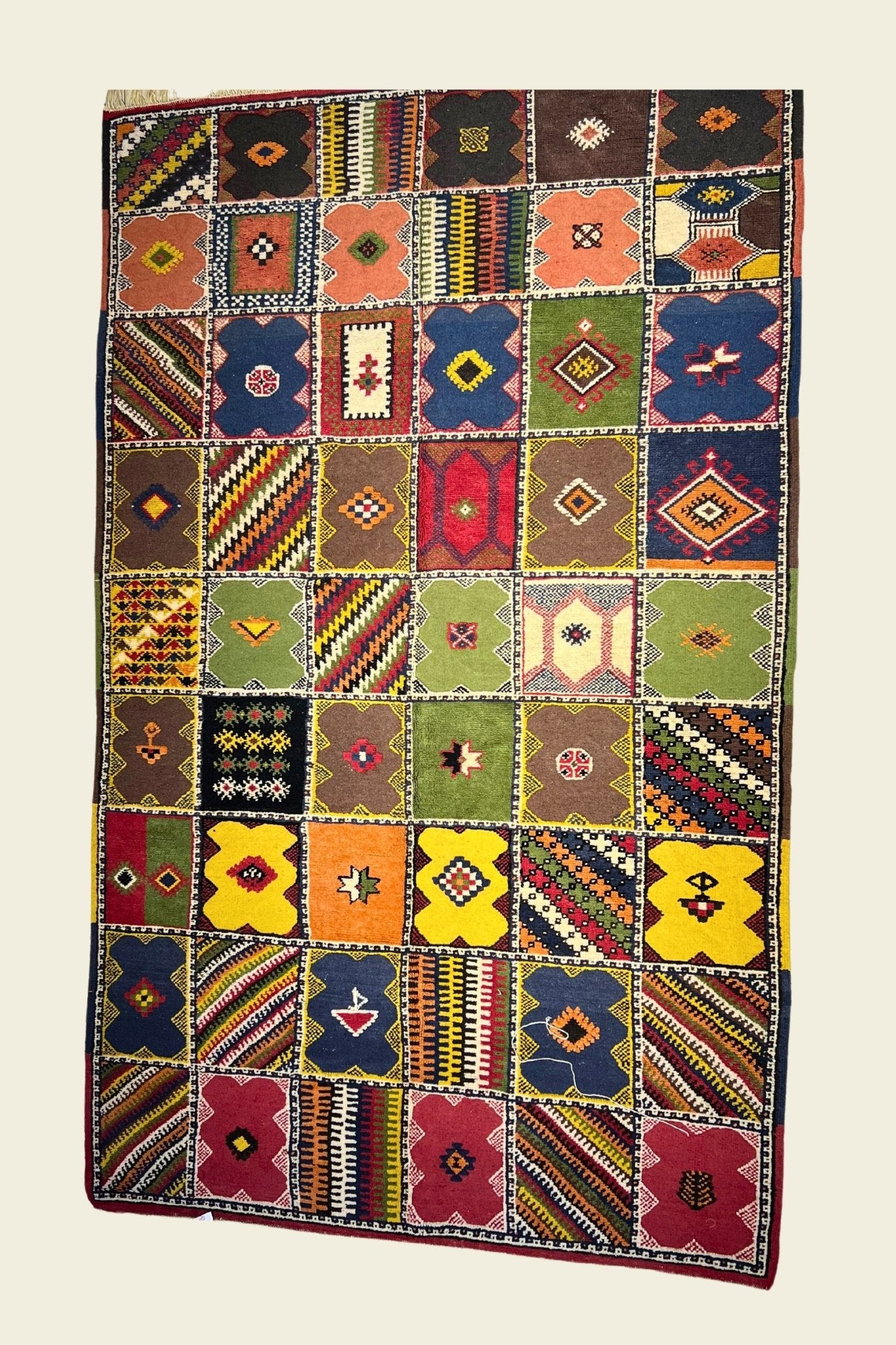 Vintage Moroccan custom rug from Ait Ougharda, Wool and Thread, 5'5" x 8'10" or 164 cm x 268 cm - Dar Bouchaib Marrakech