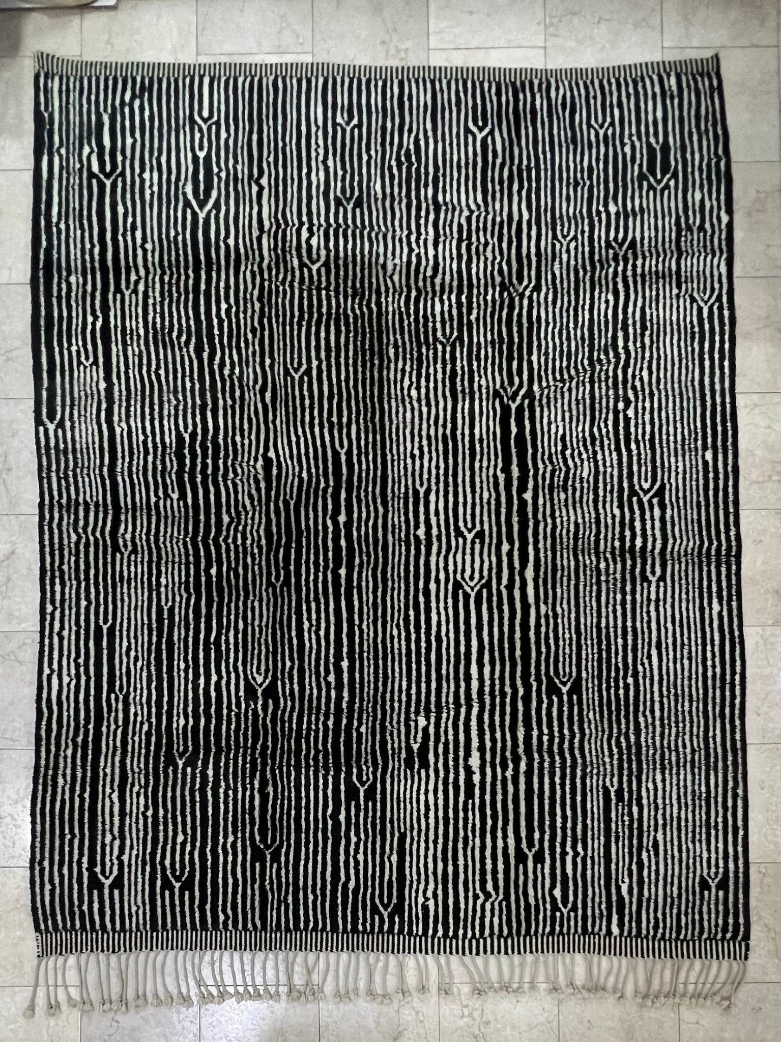 Contemporary Beni Mrirt Berber Rug 9'97" x 7'61" - 304 cm x 232 cm (Wool) - Dar Bouchaib Marrakech