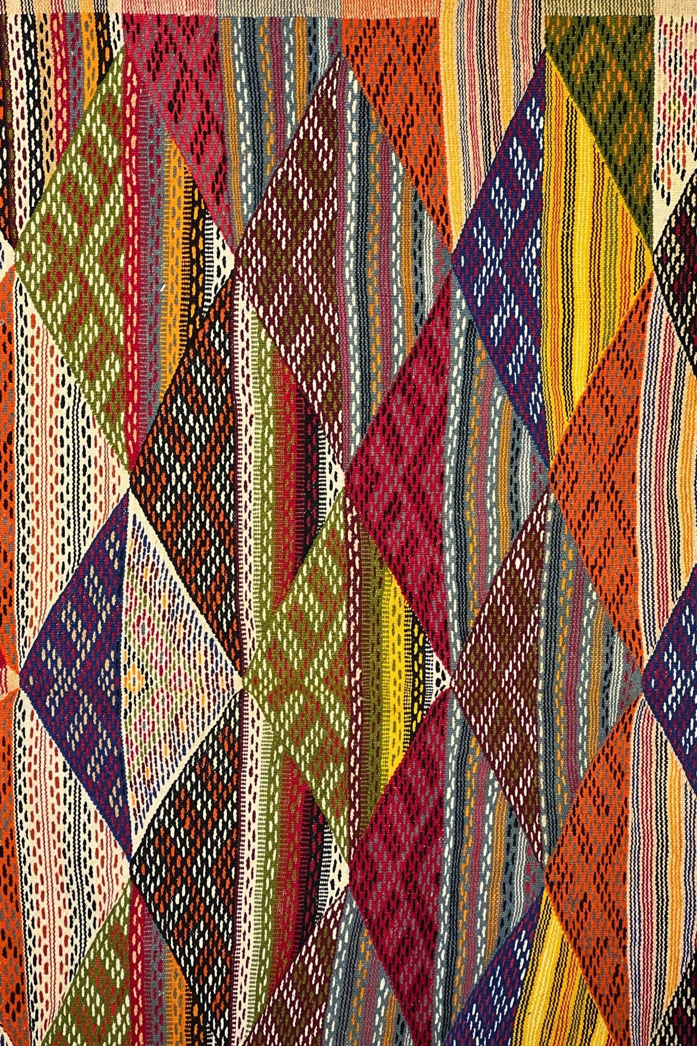 Moroccan area rug from Akhnif, Wool, 4'11" x 8'1" Or 150 cm X 246 cm - Dar Bouchaib Marrakech