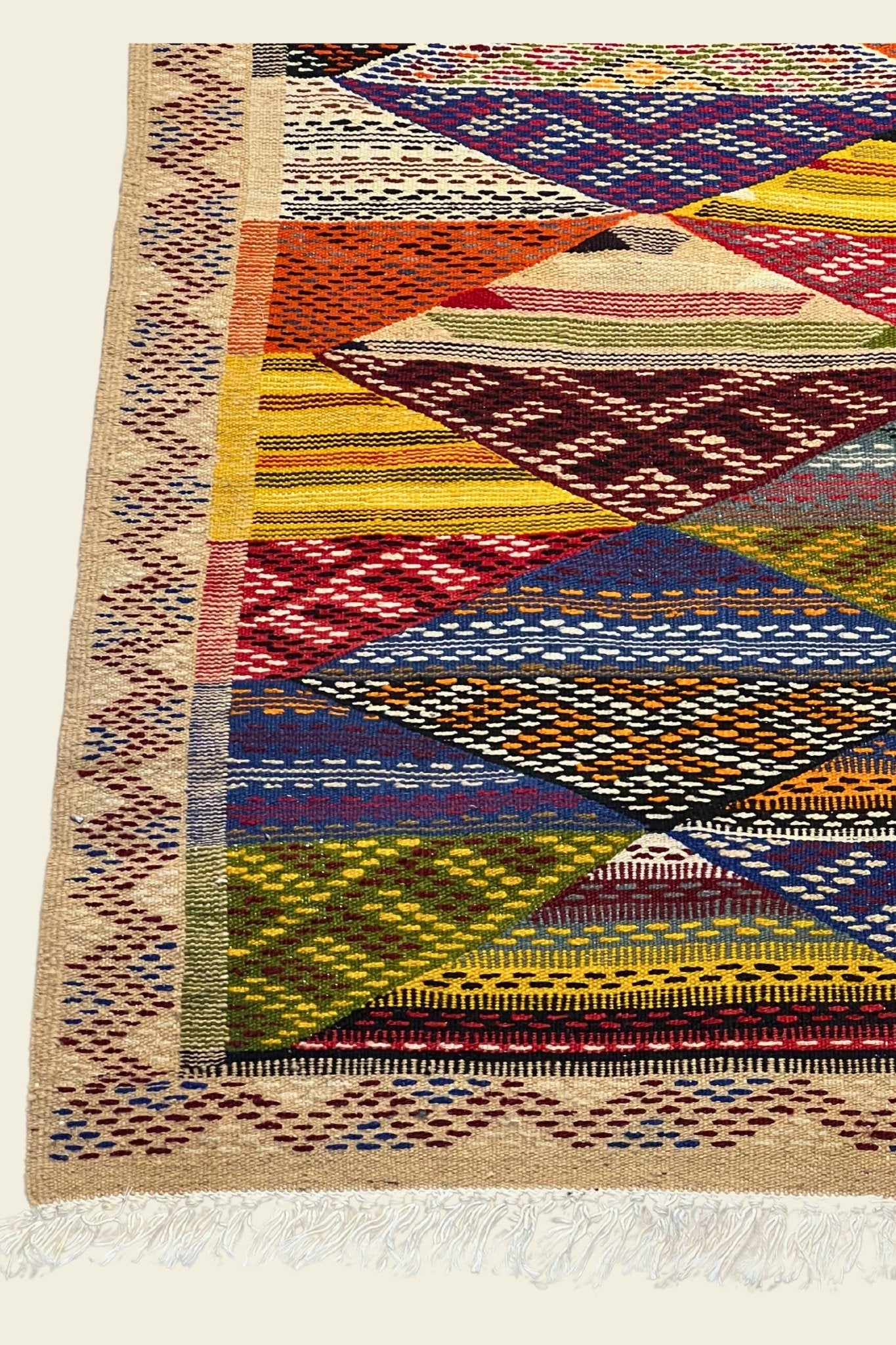 Moroccan area rug from Akhnif, Wool, 4'11" x 8'1" Or 150 cm X 246 cm - Dar Bouchaib Marrakech