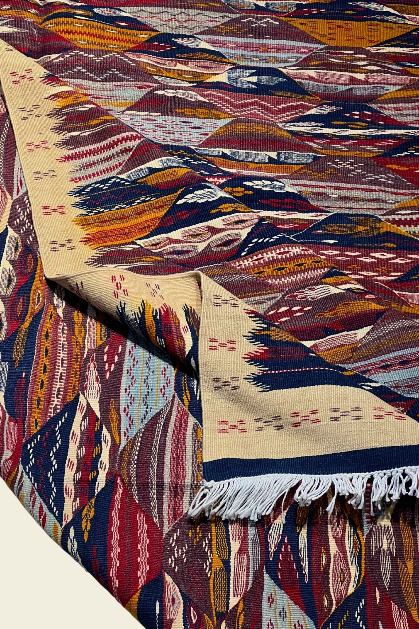 Moroccan area rug from Akhnif, Wool, 4'11" x 8'8" Or 149 cm x 263 cm - Dar Bouchaib Marrakech