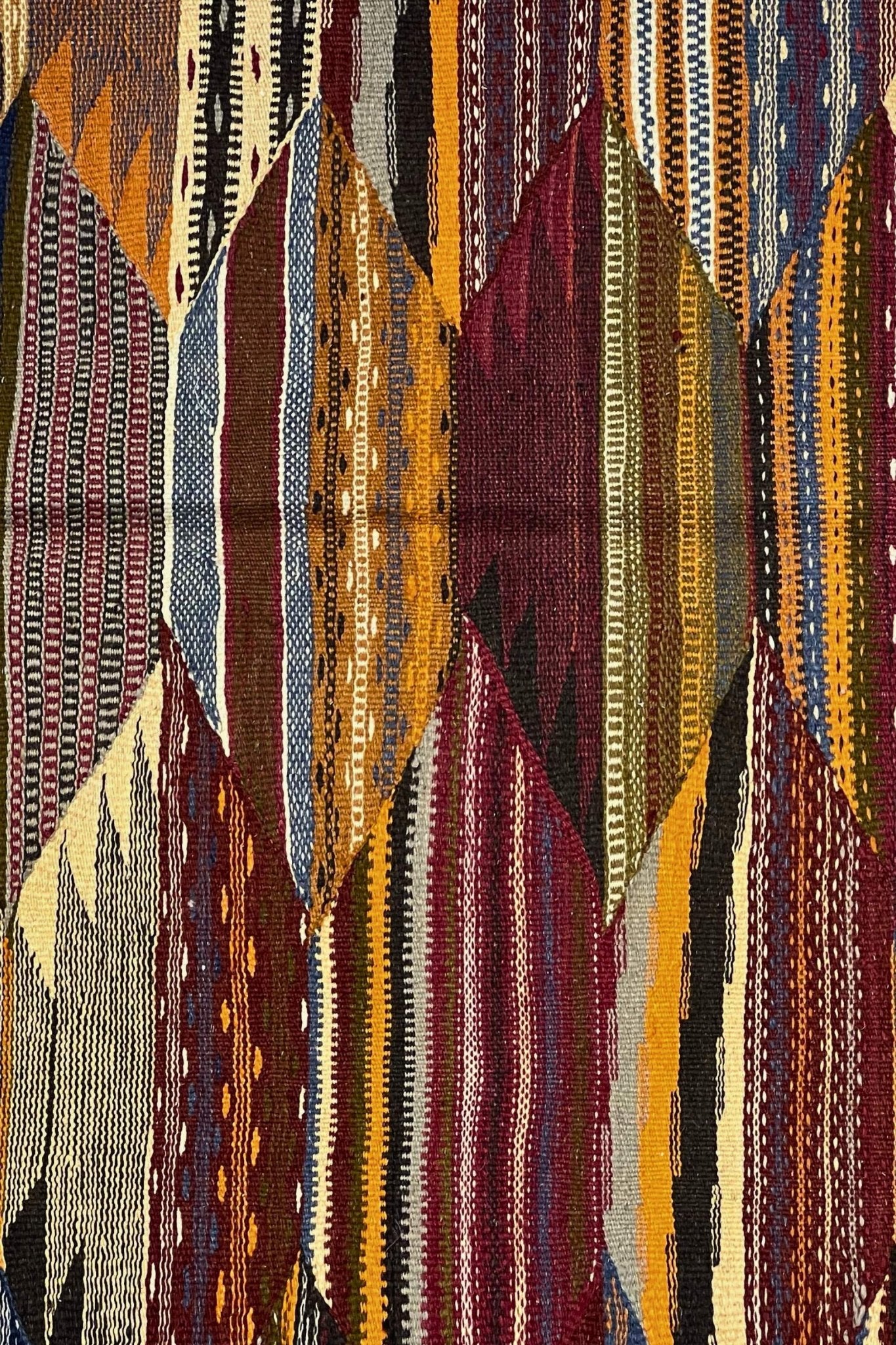 Moroccan area rug from Akhnif, Wool, 5'4" x 8'3" Or 162 cm x 252 cm - Dar Bouchaib Marrakech