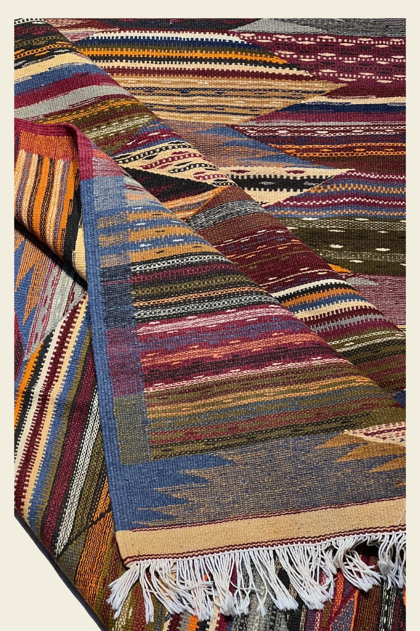 Moroccan area rug from Akhnif, Wool, 5'4" x 8'3" Or 162 cm x 252 cm - Dar Bouchaib Marrakech