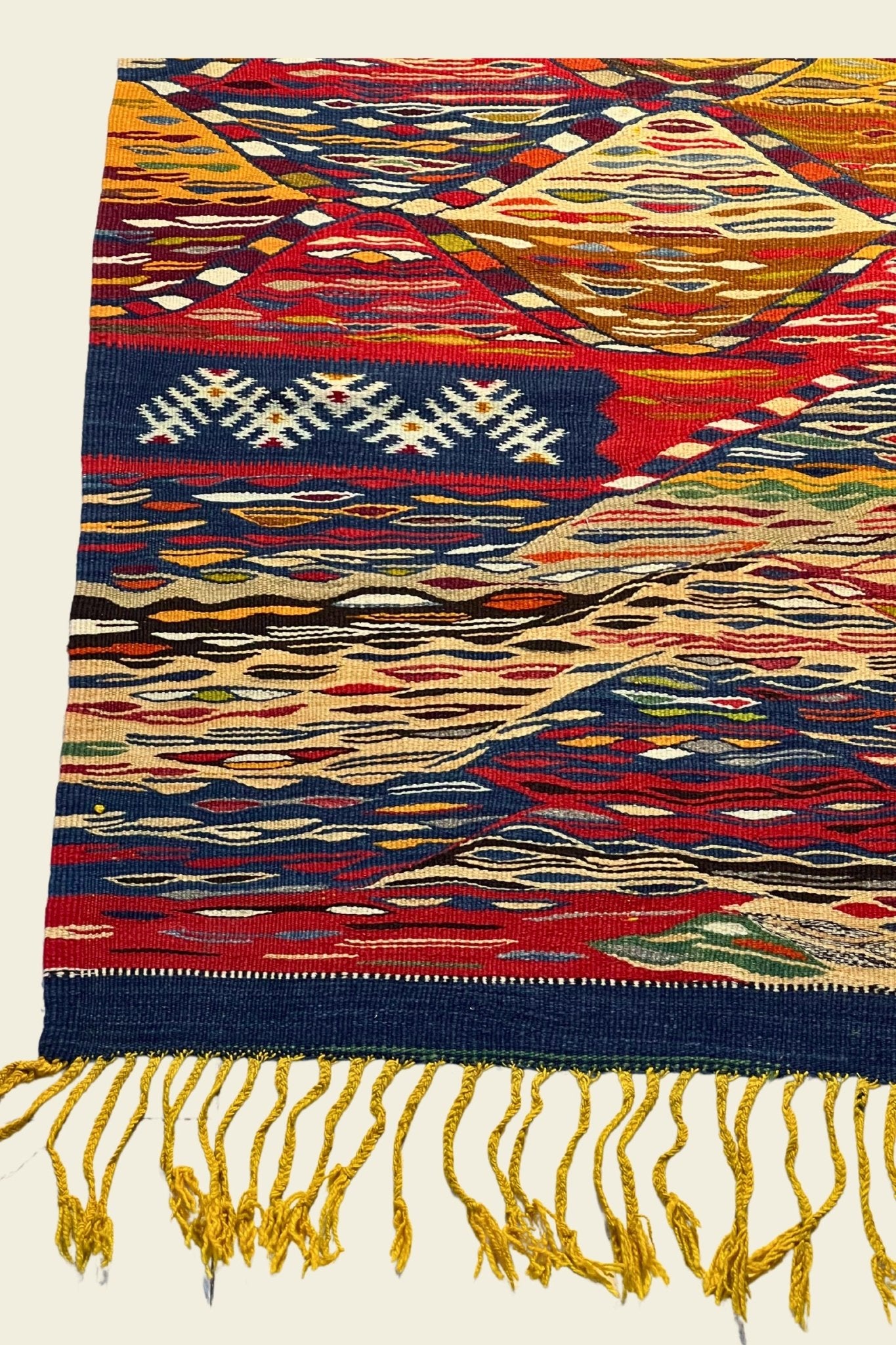 Moroccan area rug from Akhnif, Wool, 5'6" x 9'5", Or 167 cm x 287 cm - Dar Bouchaib Marrakech