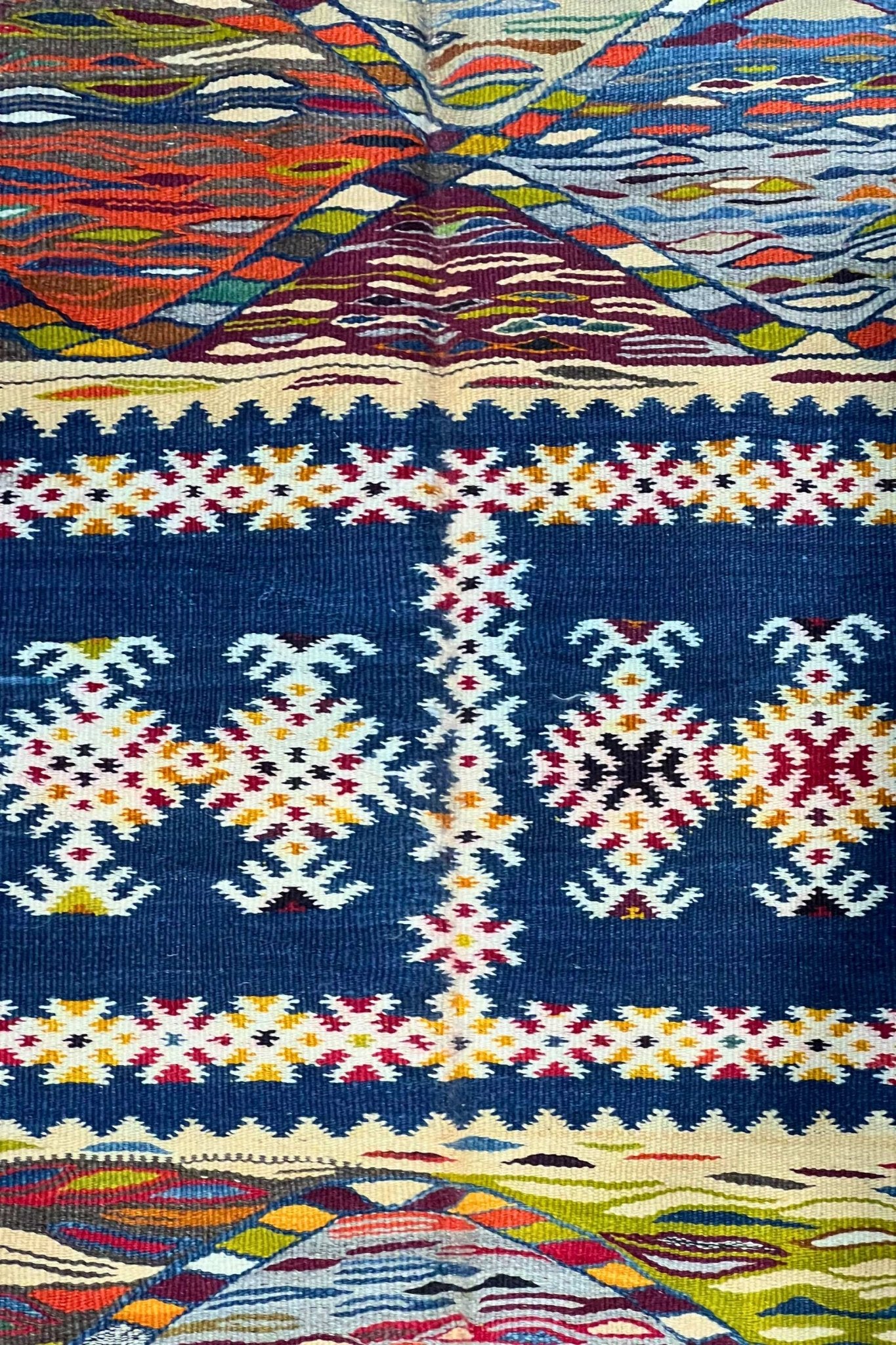 Moroccan area rug from Akhnif, Wool, 5'6" x 9'5", Or 167 cm x 287 cm - Dar Bouchaib Marrakech
