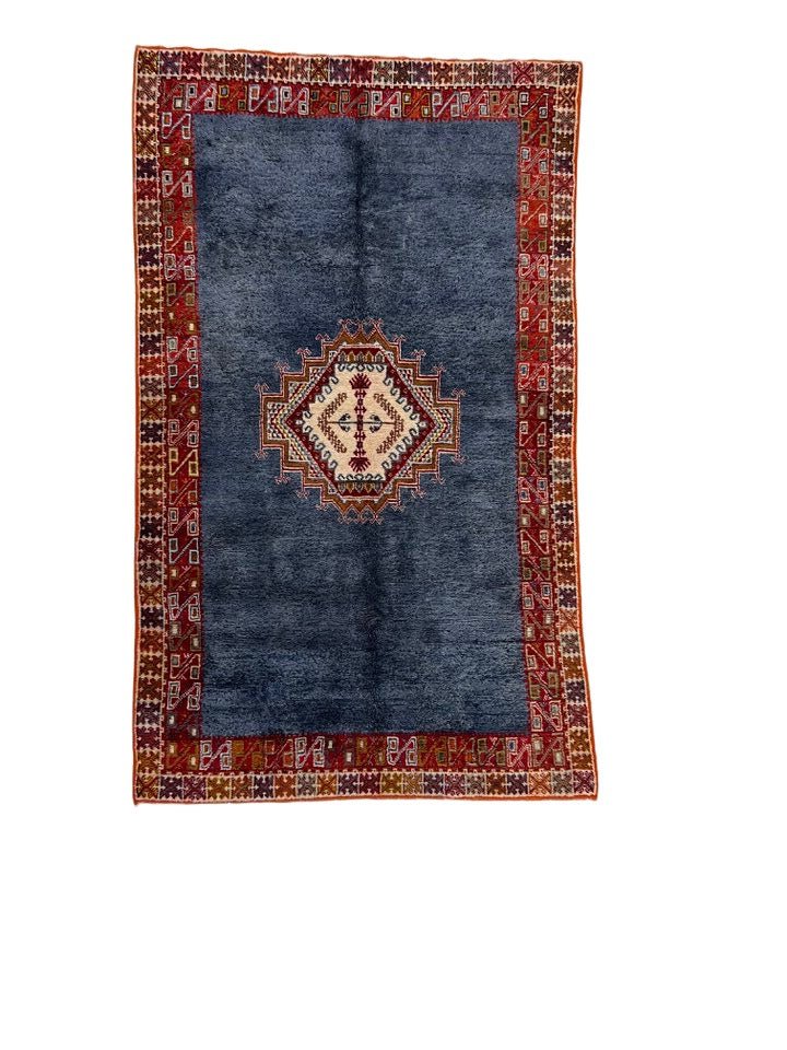 Moroccan area rug from Tazenakht, Wool and Thread, 162cm x 155cm or 5.31ft x 5.08ft - Dar Bouchaib Marrakech