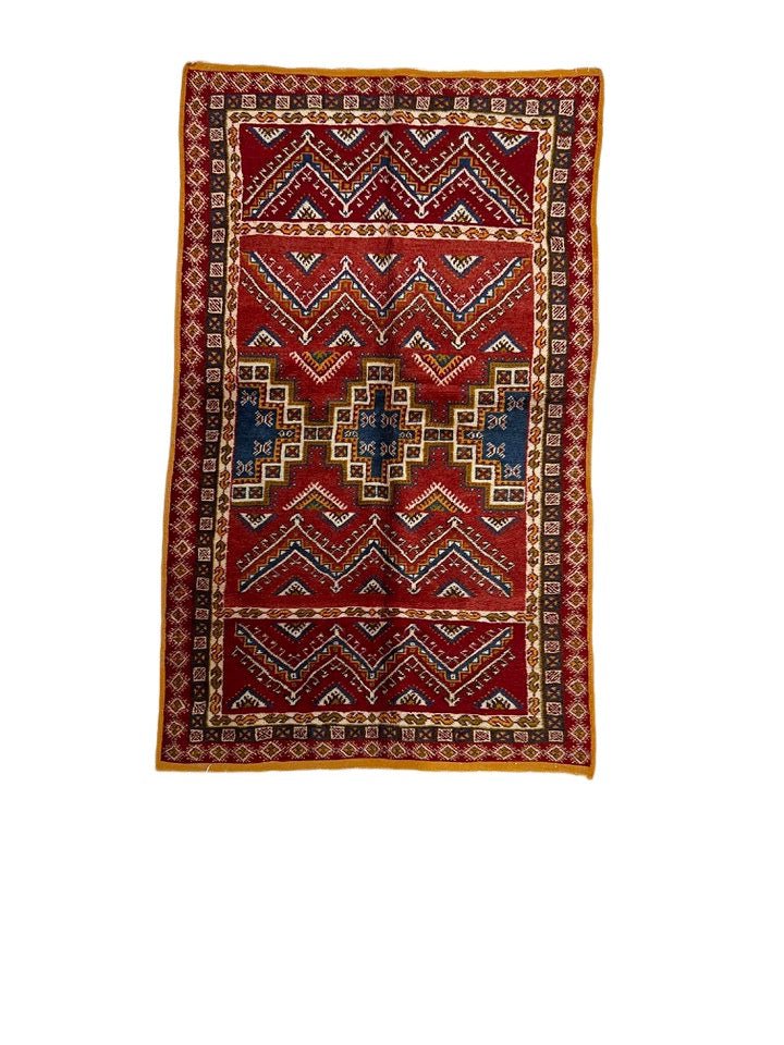 Moroccan area rug from Tazenakht, Wool and Thread, 239cm x 144cm or 7.84ft x 4.72ft - Dar Bouchaib Marrakech
