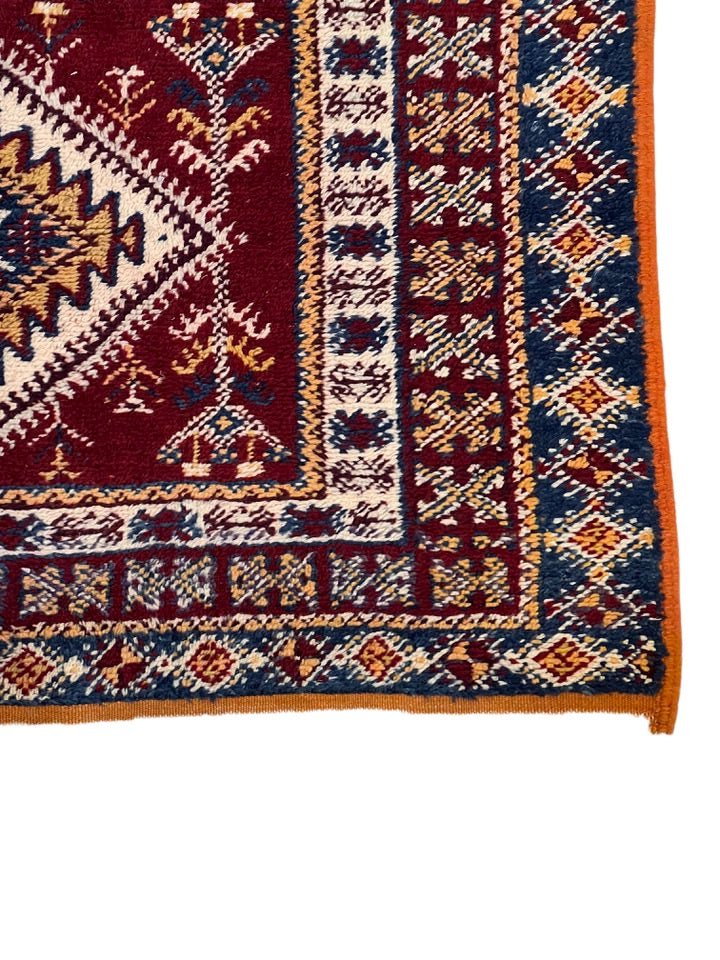 Moroccan area rug from Tazenakht, Wool and Thread, 240cm x 155cm or 7.87ft x 5.08ft - Dar Bouchaib Marrakech