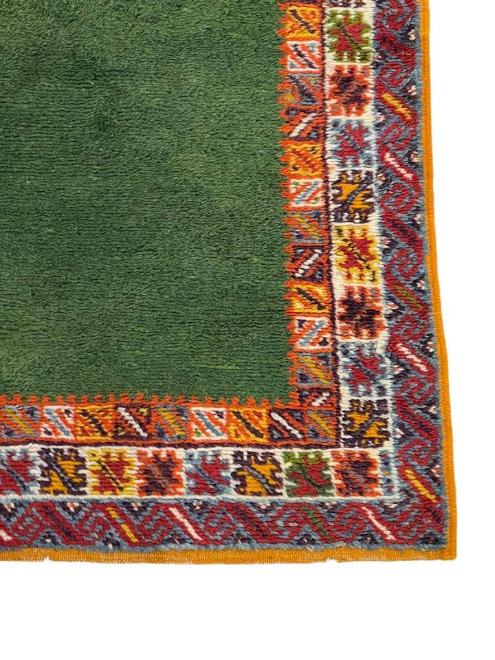 Moroccan area rug from Tazenakht, Wool and Thread, 242cm x 144cm or 7.94ft x 4.73ft - Dar Bouchaib Marrakech