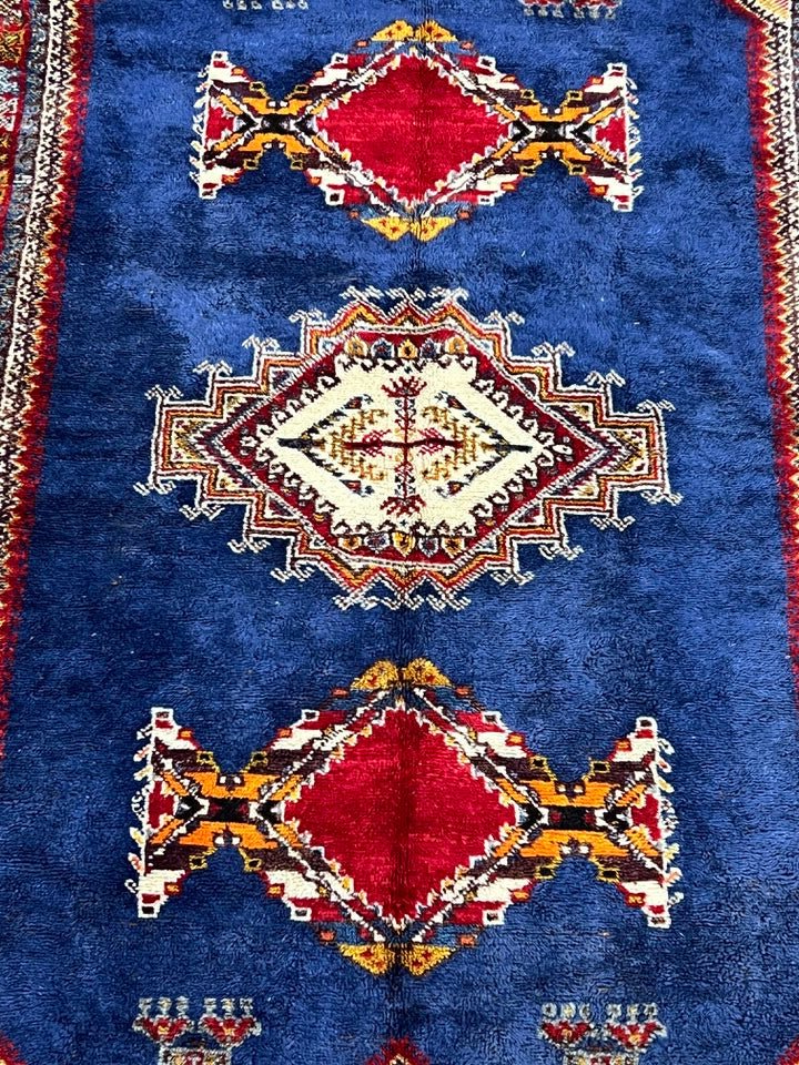 Moroccan area rug from Tazenakht, Wool and Thread, 250cm x 157cm or 8.20ft x 5.15ft - Dar Bouchaib Marrakech