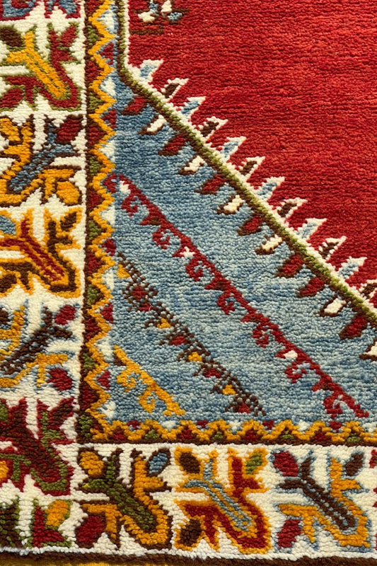 Moroccan area rug from Tazenakht, Wool and Thread, 5'1" x 8'2" Or 155 cm x 250 cm - Dar Bouchaib Marrakech
