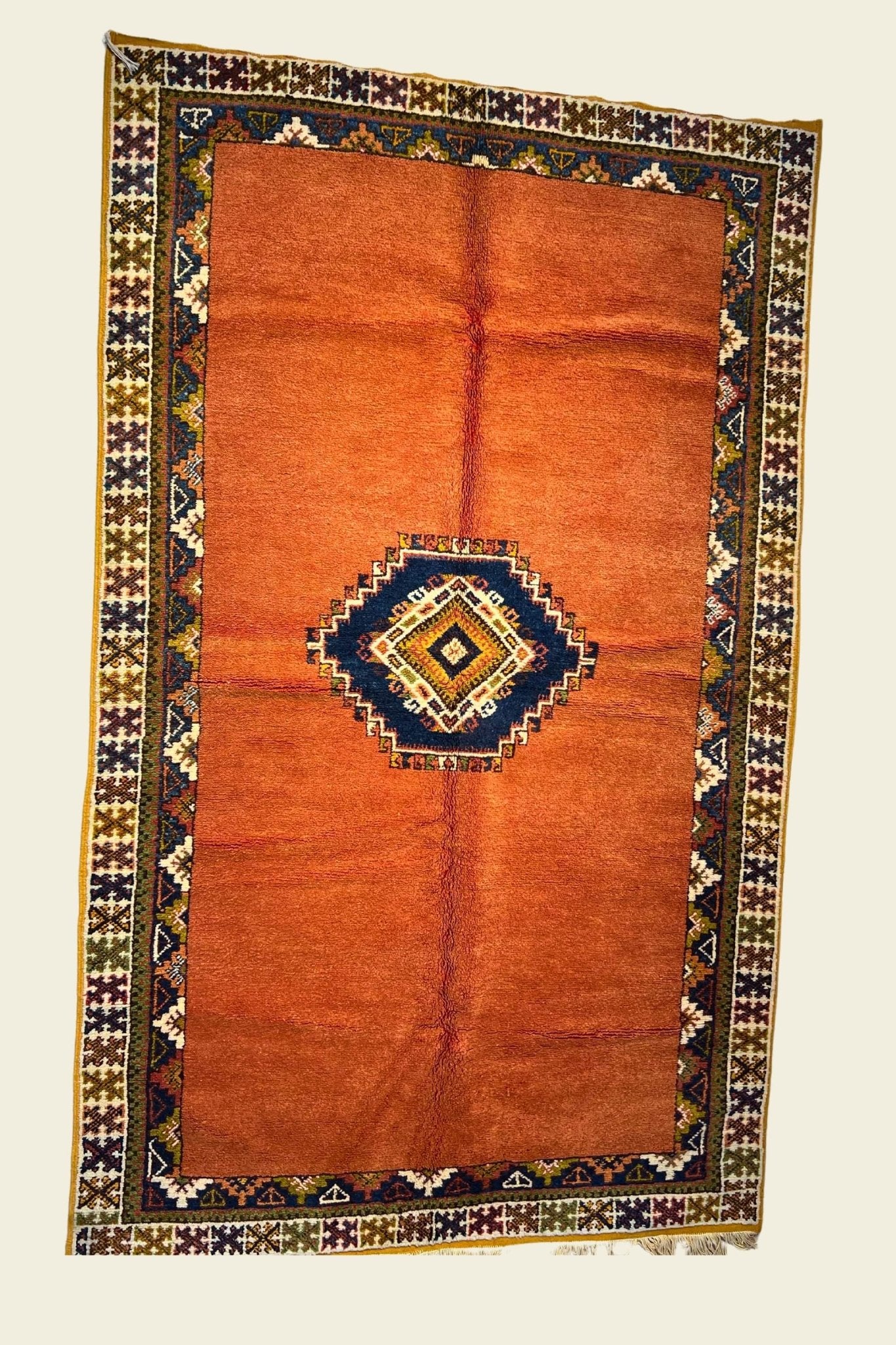 Moroccan area rug from Tazenakht, Wool and Thread, 5'3" x 8'6" Or 160 cm x 260 cm - Dar Bouchaib Marrakech