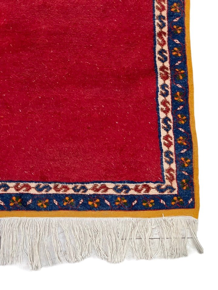 Moroccan area rug from Tazenakht, Wool and Thread, 9.02ft x 5.18ft or 275cm x 158cm - Dar Bouchaib Marrakech