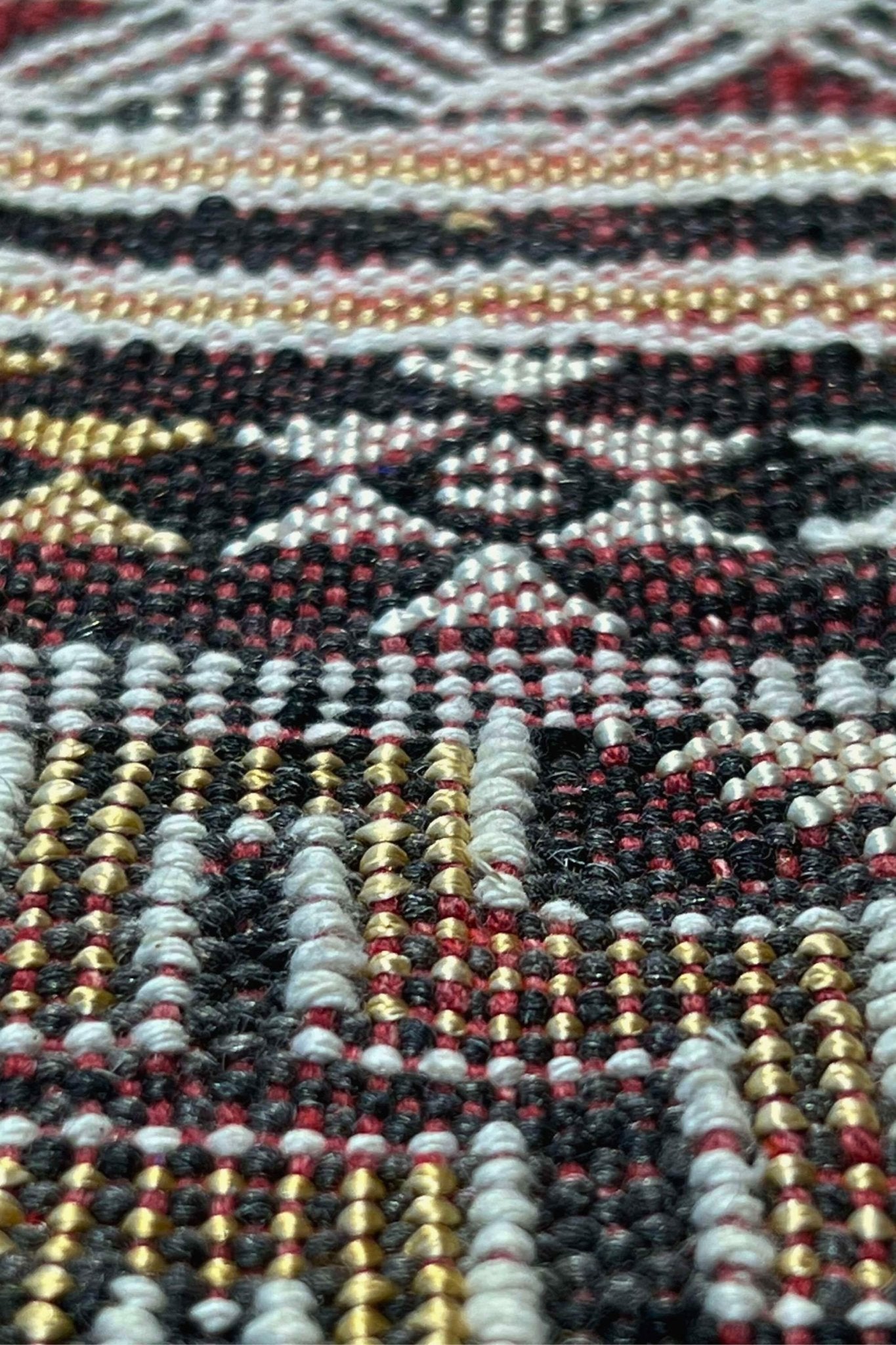 Moroccan area rug from Tifelt, Vegetable silk fabric, 5'1" x 7'5" or 156 cm x 227 cm - Dar Bouchaib Marrakech