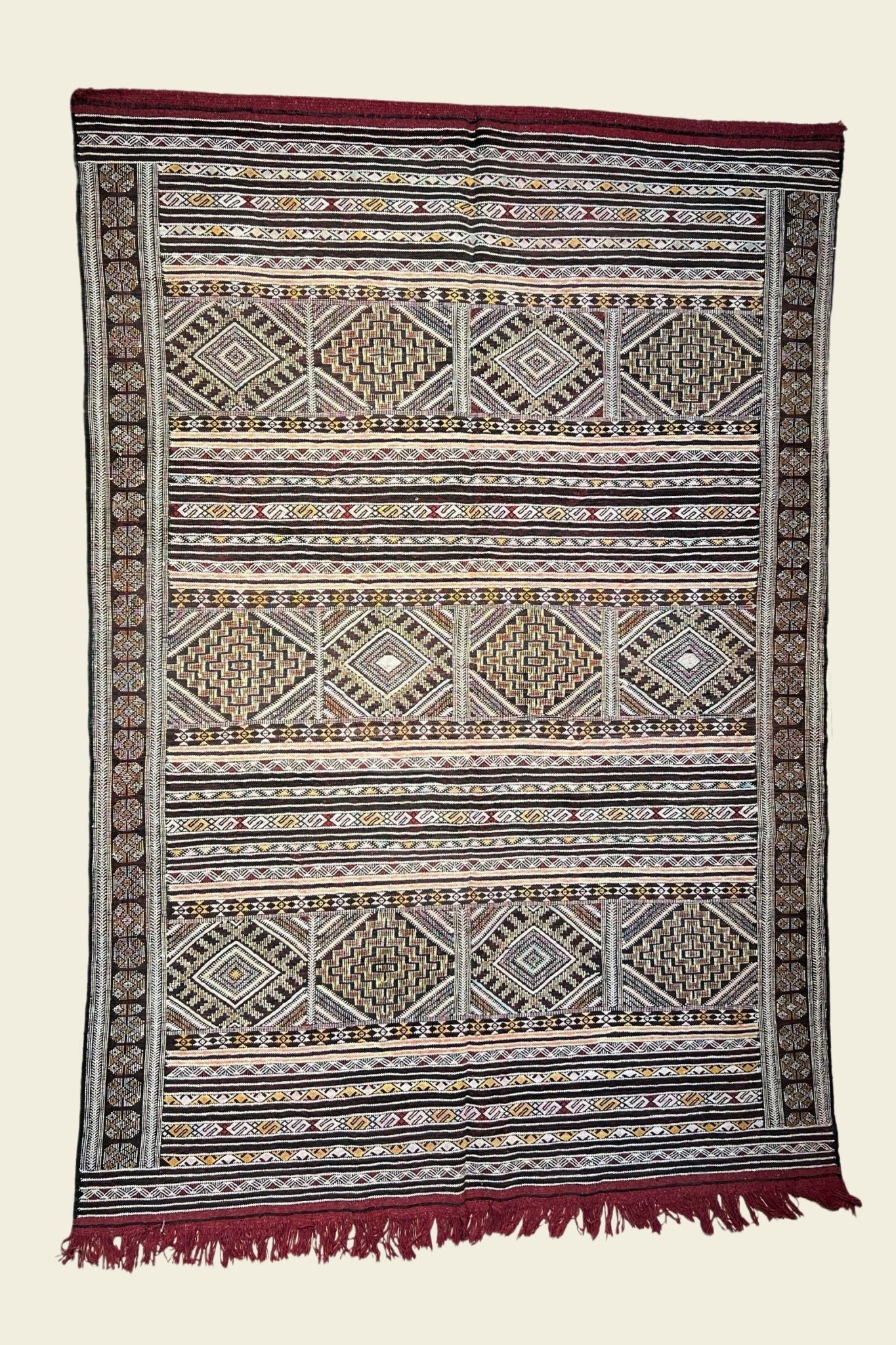 Moroccan area rug from Tifelt, Vegetable silk fabric, 5'1" x 7'5" or 156 cm x 227 cm - Dar Bouchaib Marrakech