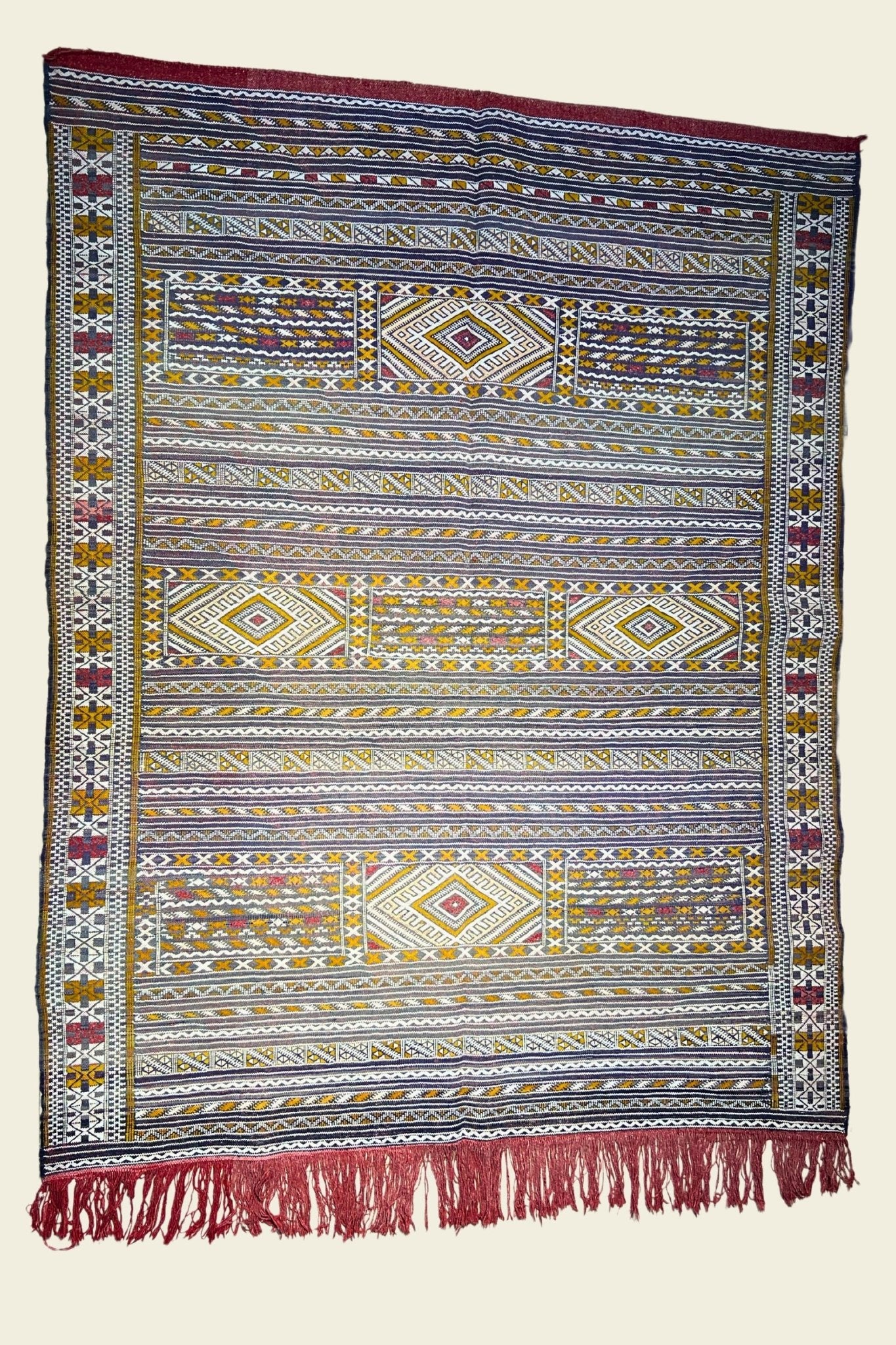 Moroccan area rug from Tifelt, Vegetable silk fabric, 5'4" x 7'0" or 162 cm x 213 cm - Dar Bouchaib Marrakech