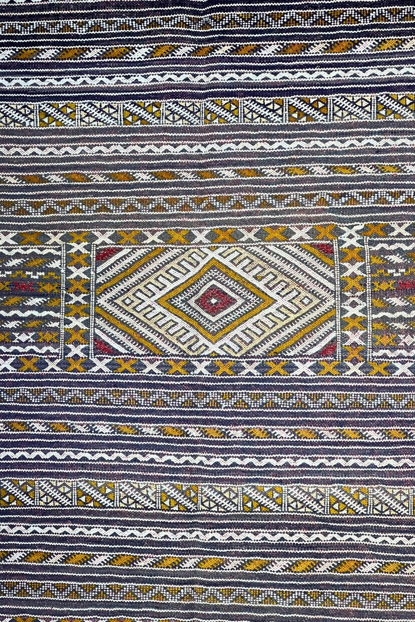 Moroccan area rug from Tifelt, Vegetable silk fabric, 5'4" x 7'0" or 162 cm x 213 cm - Dar Bouchaib Marrakech